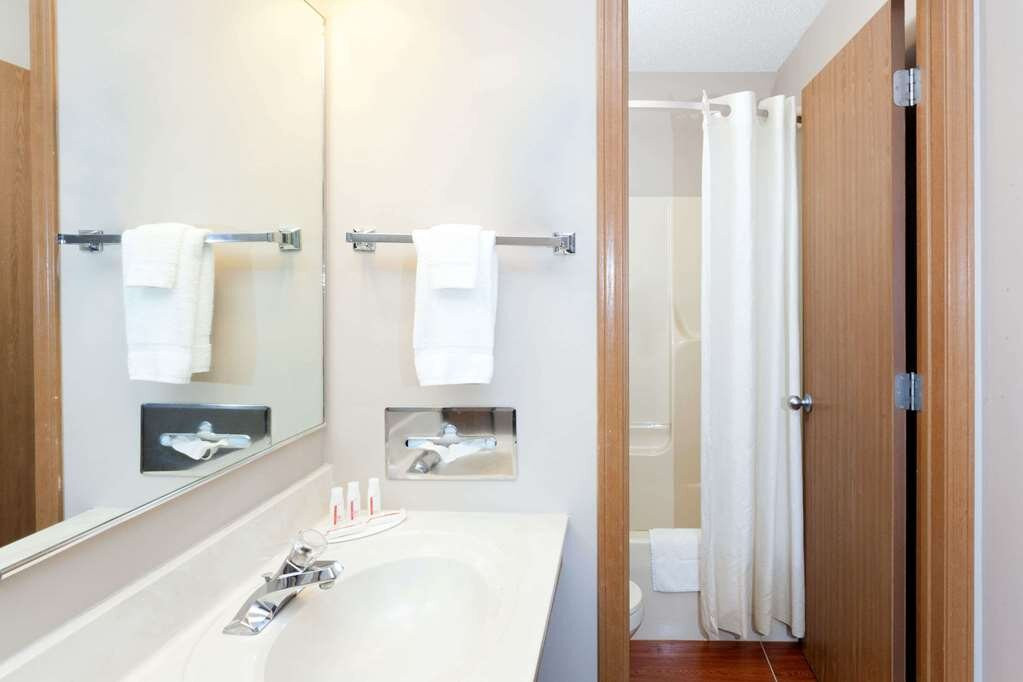 Super 8 by Wyndham Gilman主图