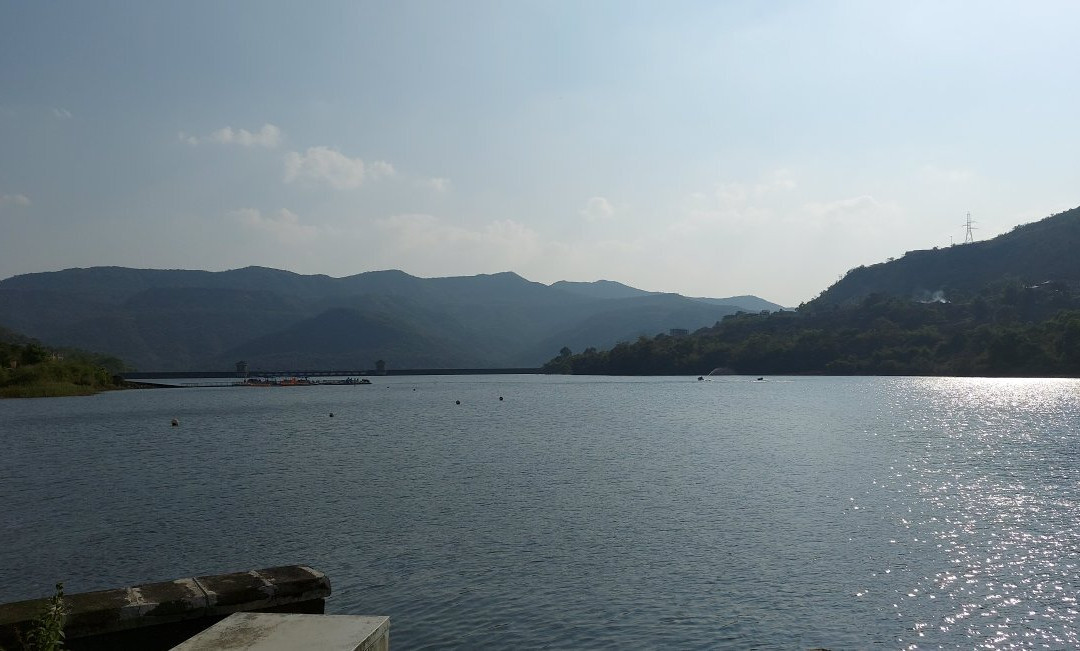 Lakeside Promenade景点图片