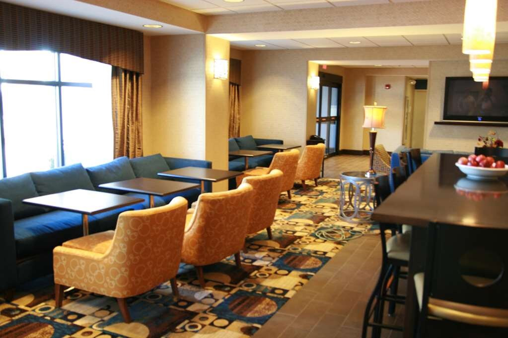 Hampton Inn Topeka主图