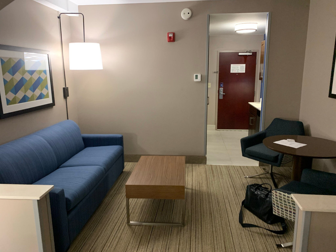 哥伦布本宁堡快捷假日&套房酒店主图