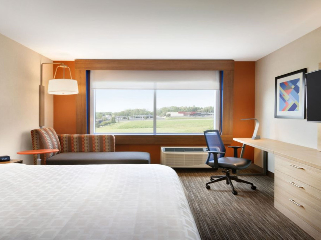 Holiday Inn Express & Suites Woodbridge by IHG主图