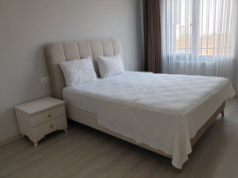 绿山套房酒店主图