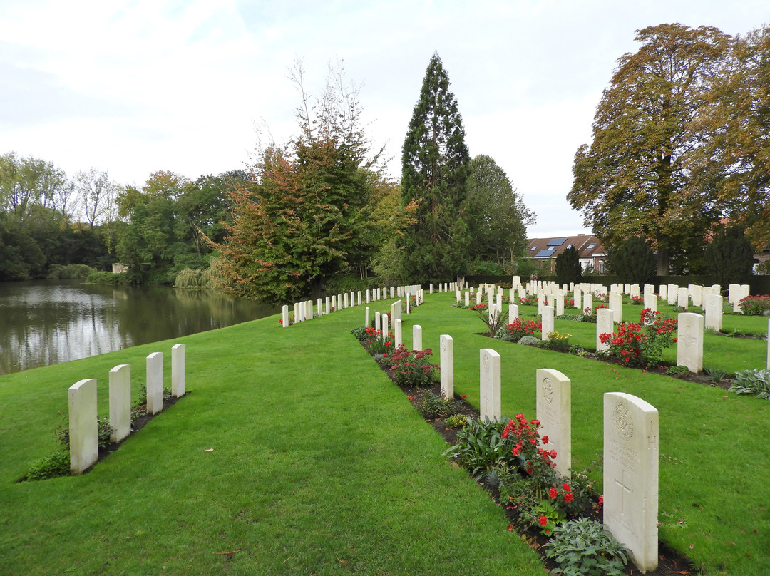 Ramparts Cemetery景点图片