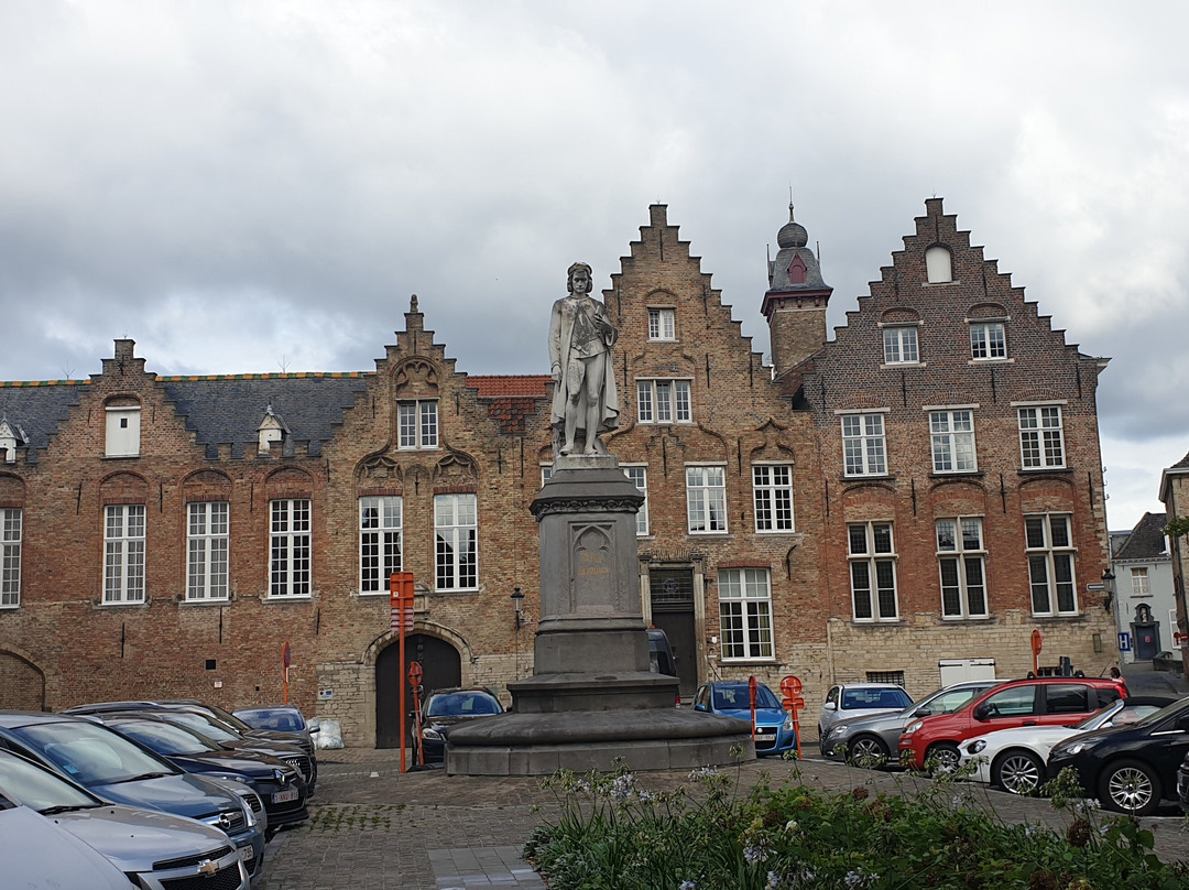 Hans Memling Statue-布鲁日必去景点