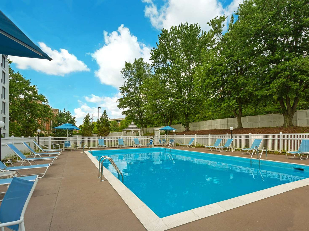 匹兹堡梅多兰兹希尔顿双树酒店