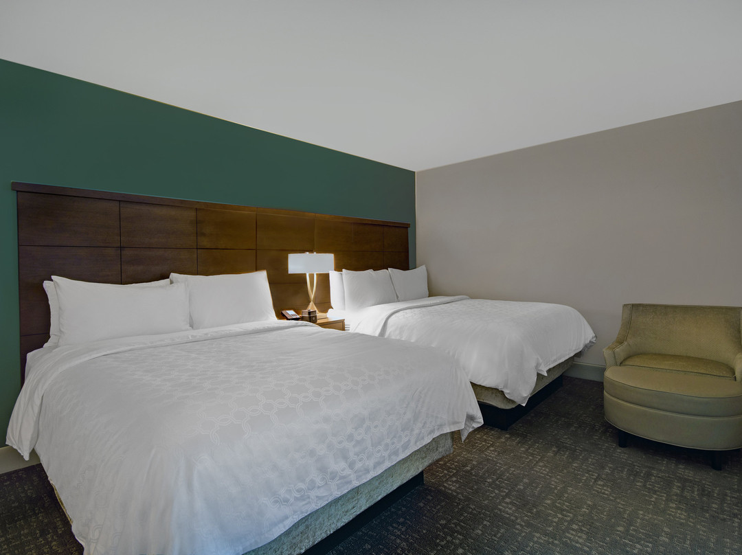 底特律地区斯特灵海茨Staybridge Suites主图
