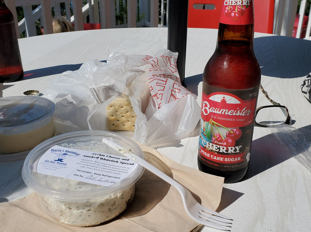 Charlie's Smokehouse-Gills Rock必去景点