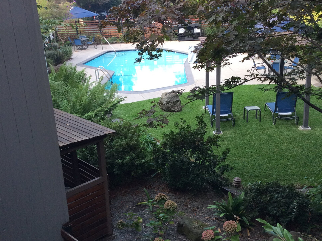 威斯勒溪畔酒店主图