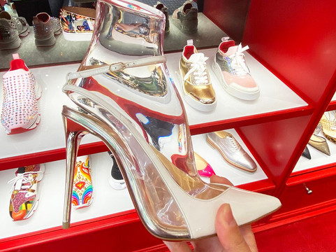 Christian Louboutin Outlet-卡巴宗必去景点