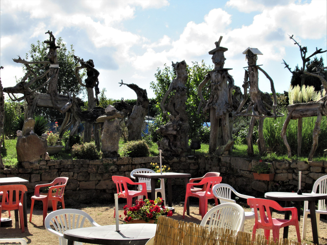 Souches du Parking du bar du Mont-Salut-Ploemel必去景点