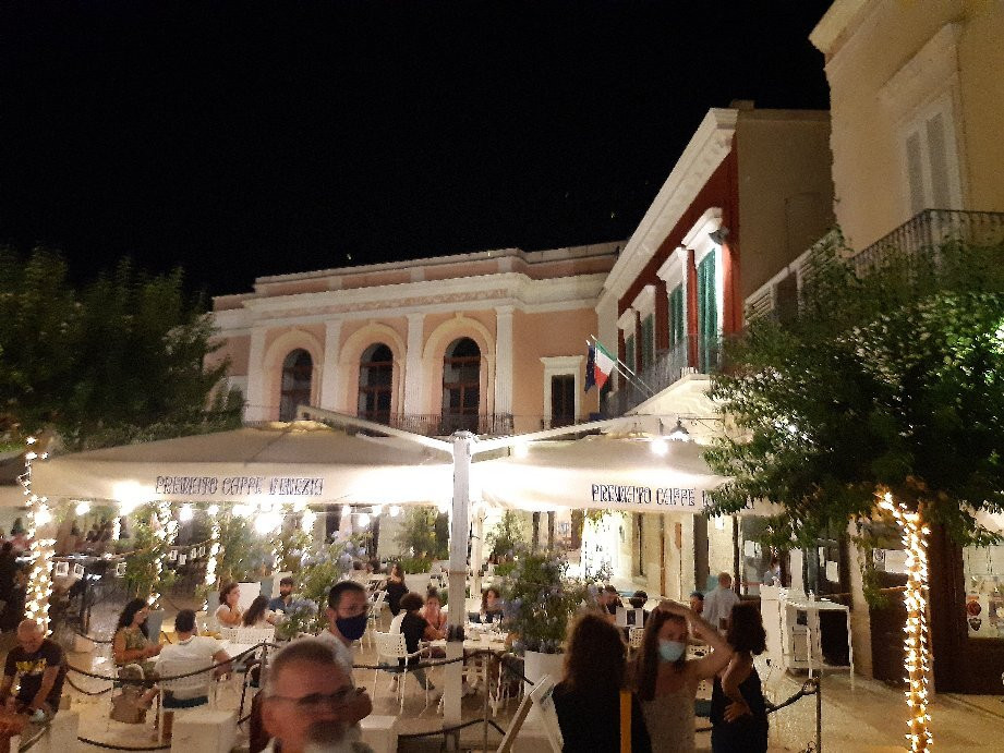 Piazza Giuseppe Garibaldi-莫诺波利必去景点