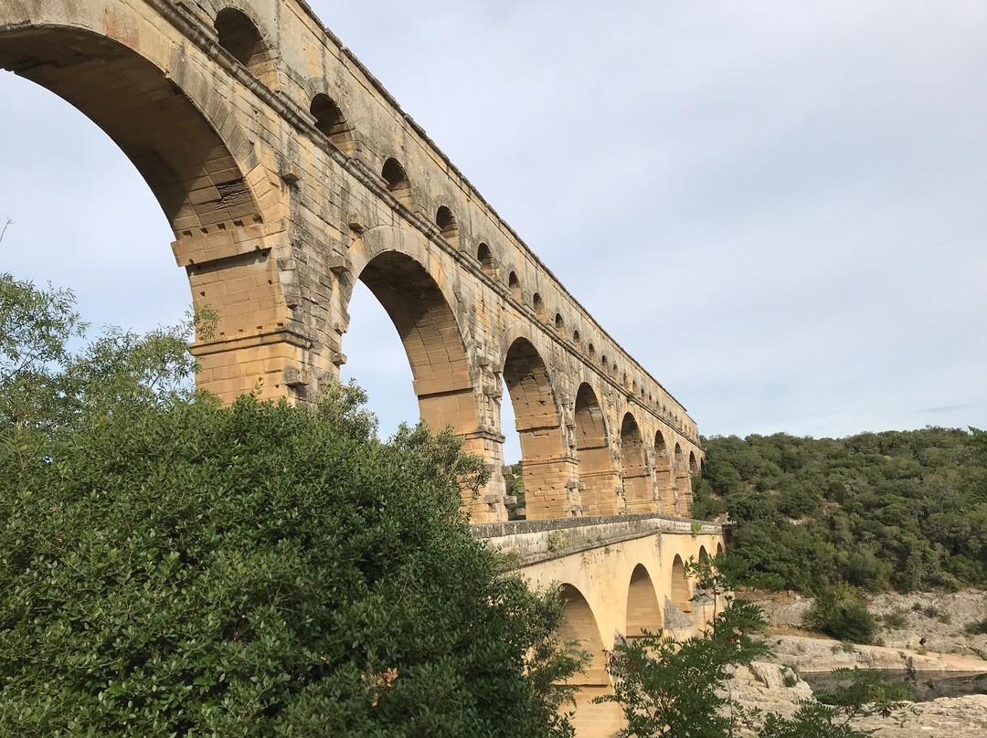 A Gauche du Pont主图