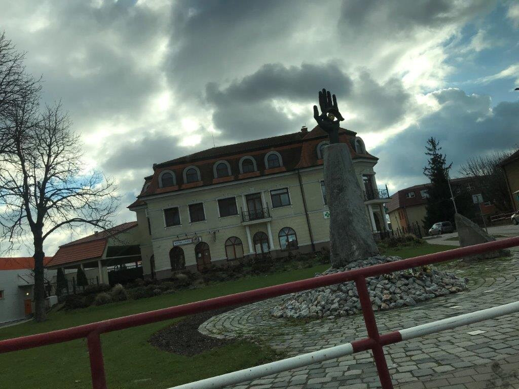 Pomník násilne odvlečených a vysťahovaných-Dvory nad Zitavou必去景点