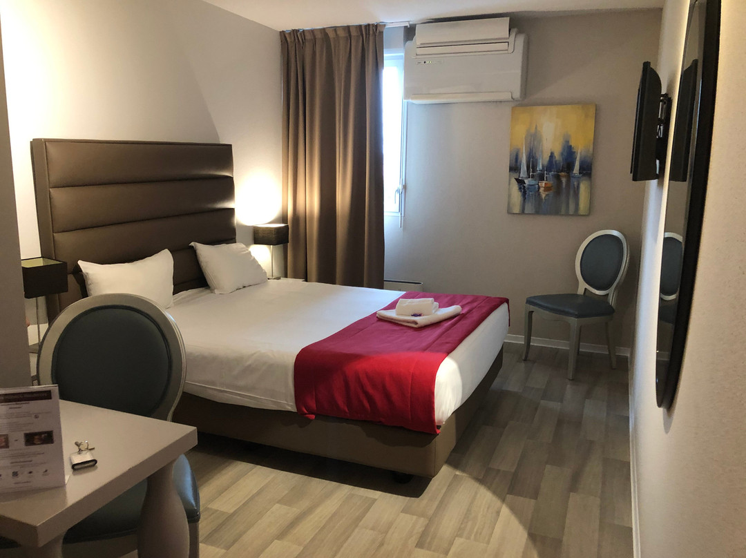 Adonis Hotel Bayonne主图