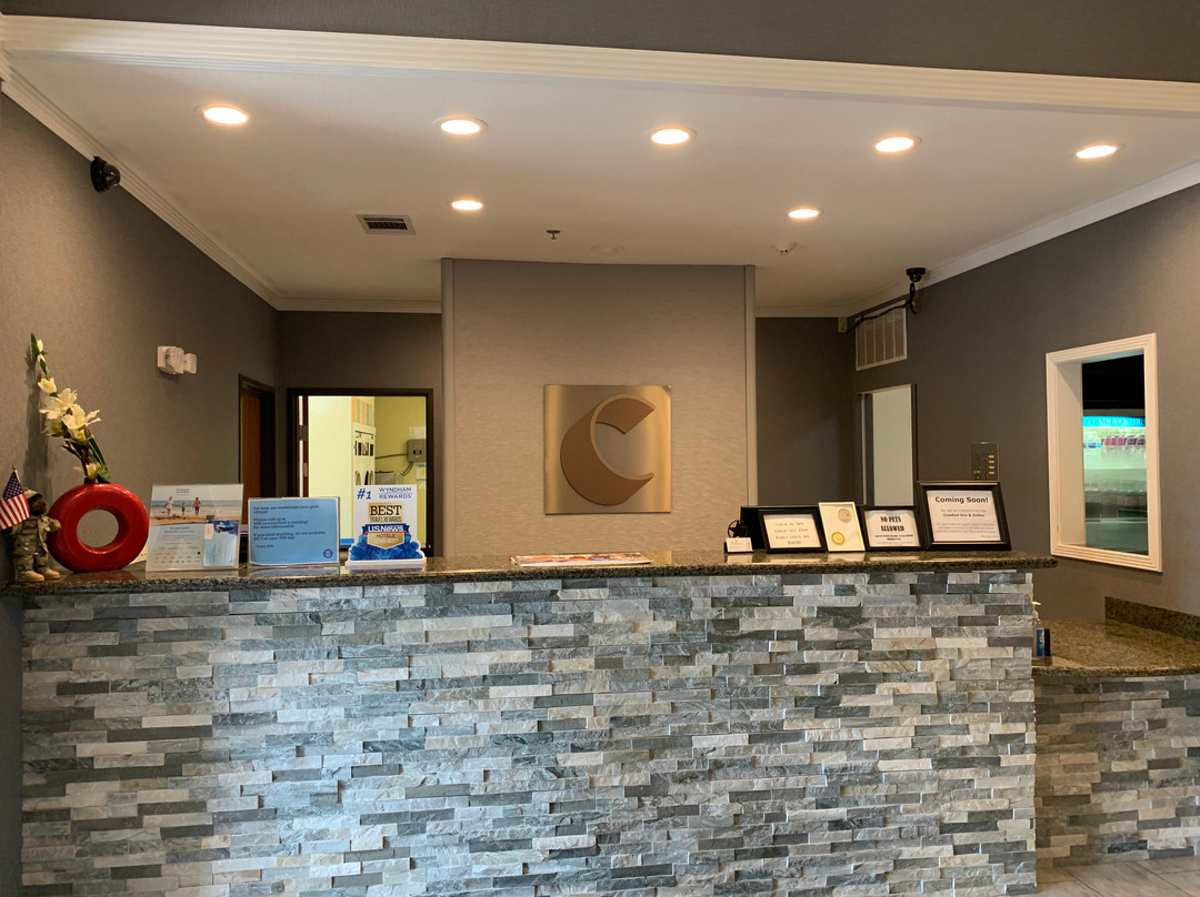 Comfort Inn & Suites主图