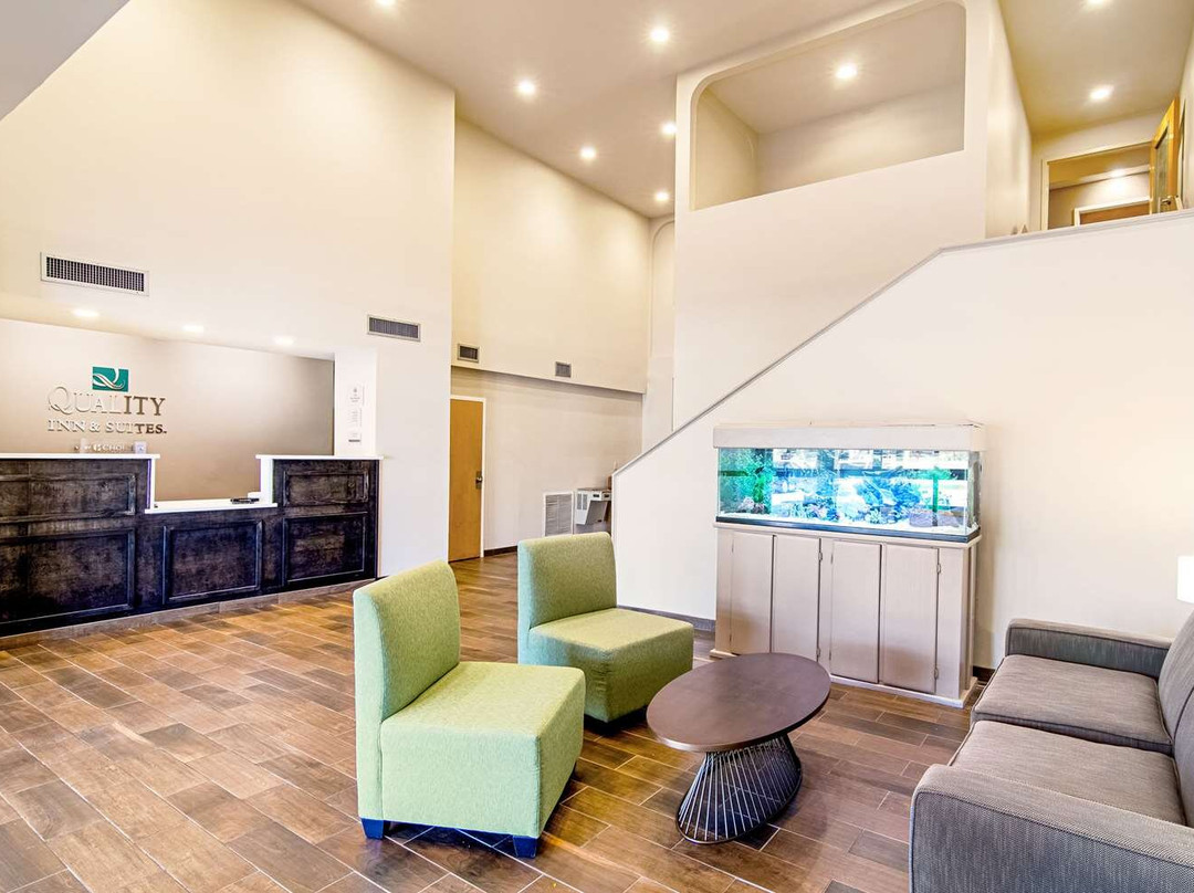 Quality Inn & Suites Near Tanger Outlet Mall