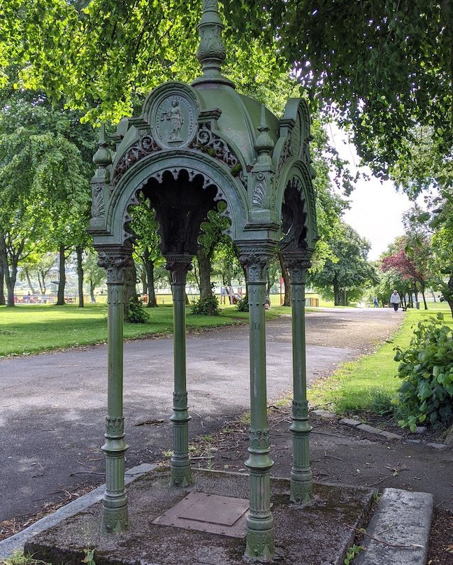 Barrhead Co-operative Society Fountains景点图片