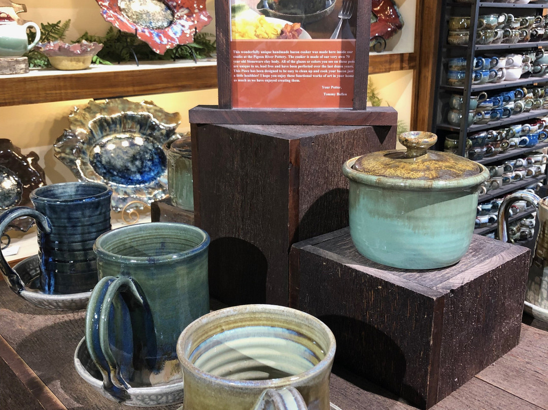 Pigeon River Pottery-皮金福奇必去景点