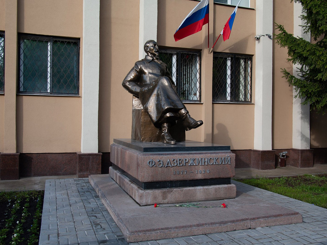Dzerzhinskiy Statue景点图片