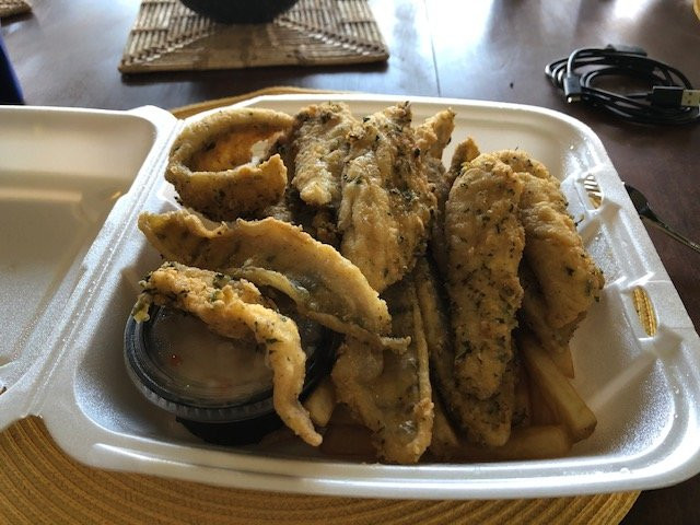 Embassy Bar and Grill-West Olive必去景点