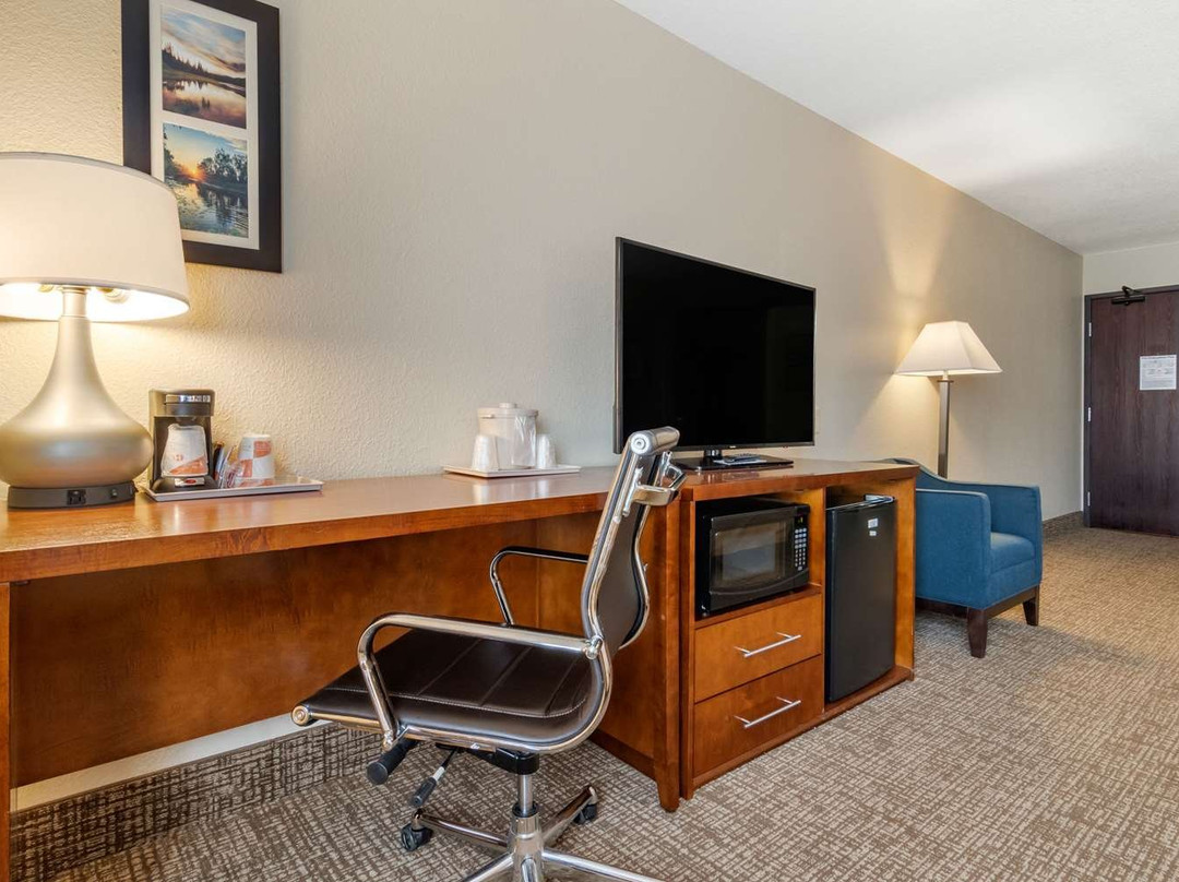 Comfort Inn & Suites South Hill I-85主图