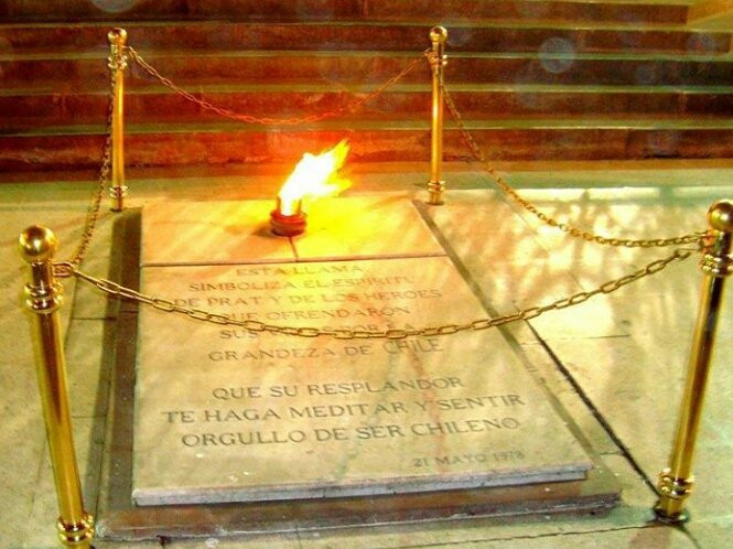 Monumento a Los Heroes-瓦尔帕莱索必去景点