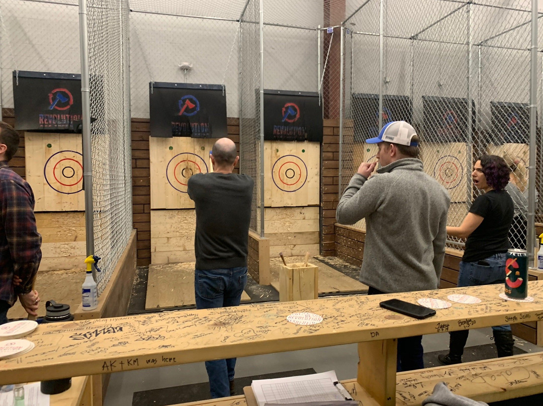 Revolution Axe Throwing-Everett必去景点