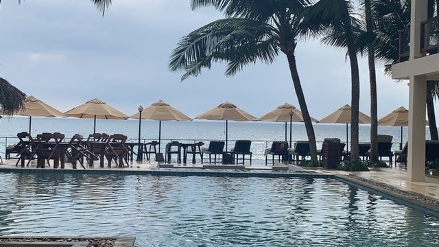 蓝宝石海海滨酒店主图