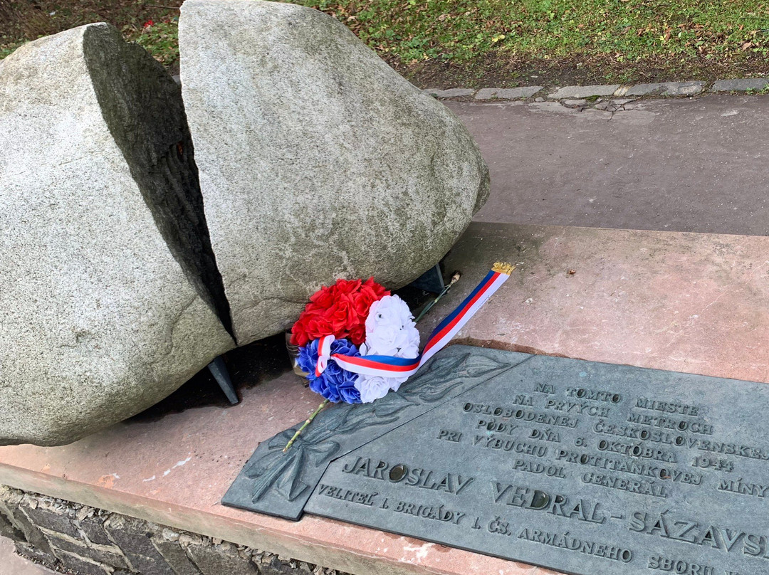 The Memorial and the Cemetery of the Czechoslovak Army in Dukla景点图片