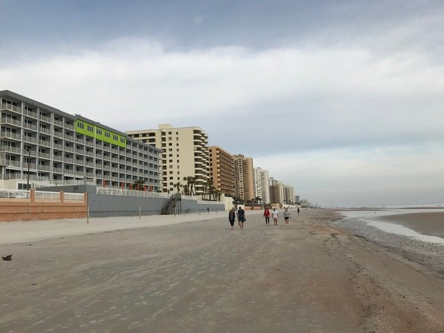 戴通纳舒尔海滨希尔顿恒庭酒店主图