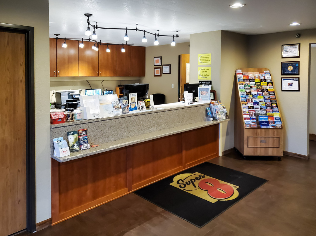 Super 8 by Wyndham Grayling主图