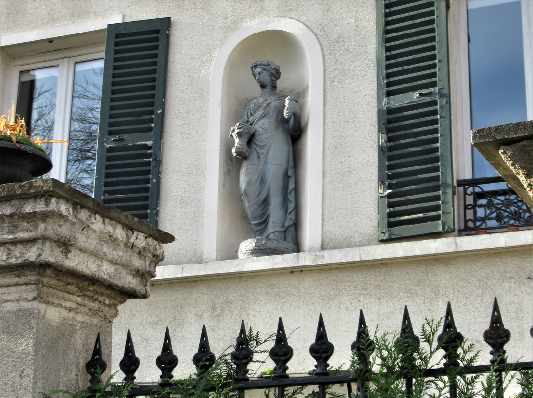 Statue de Femme dans son alcove-Les Lilas必去景点