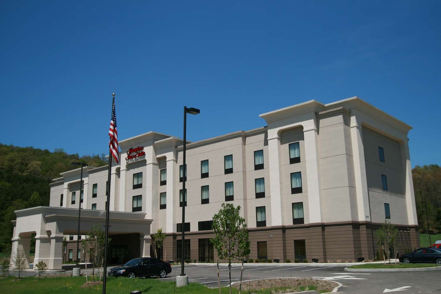 Hampton Inn & Suites Warren-官方