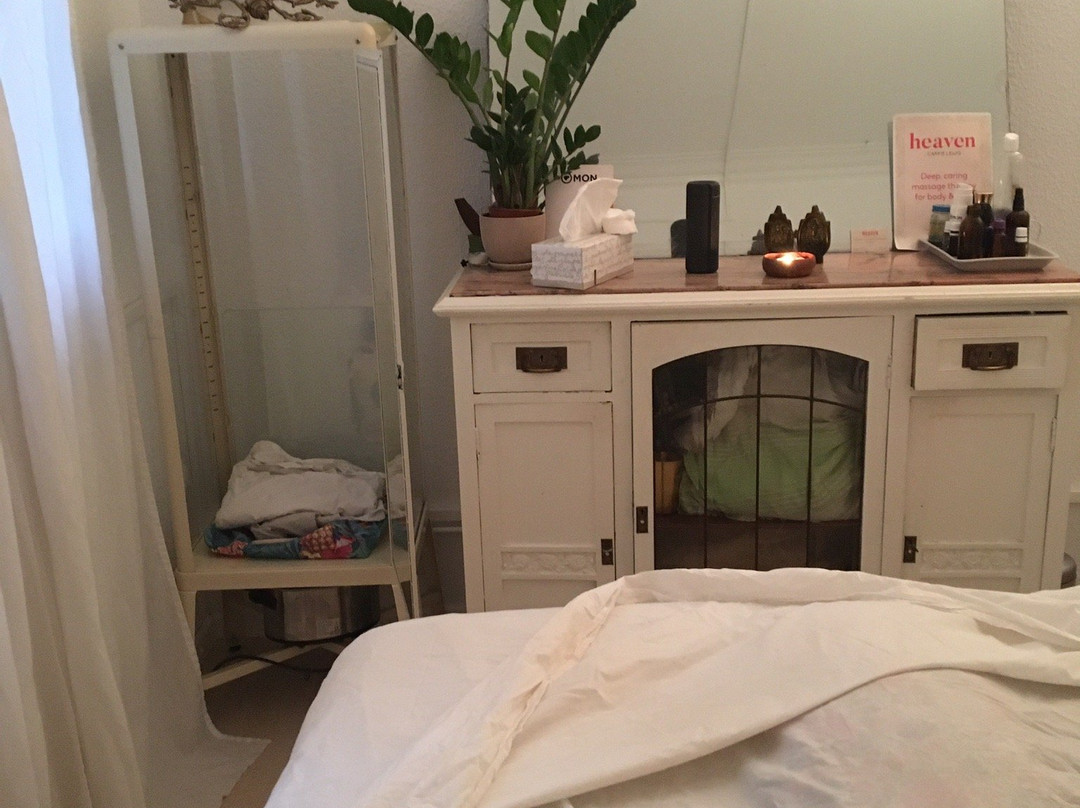 Happy Lotus Massage Therapy & Yoga-巴塞罗那必去景点