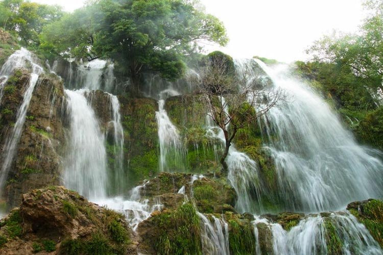 Barzok旅游景点-Niasar Waterfall