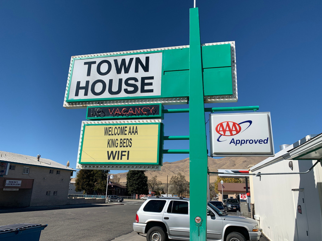 Town House Motel主图