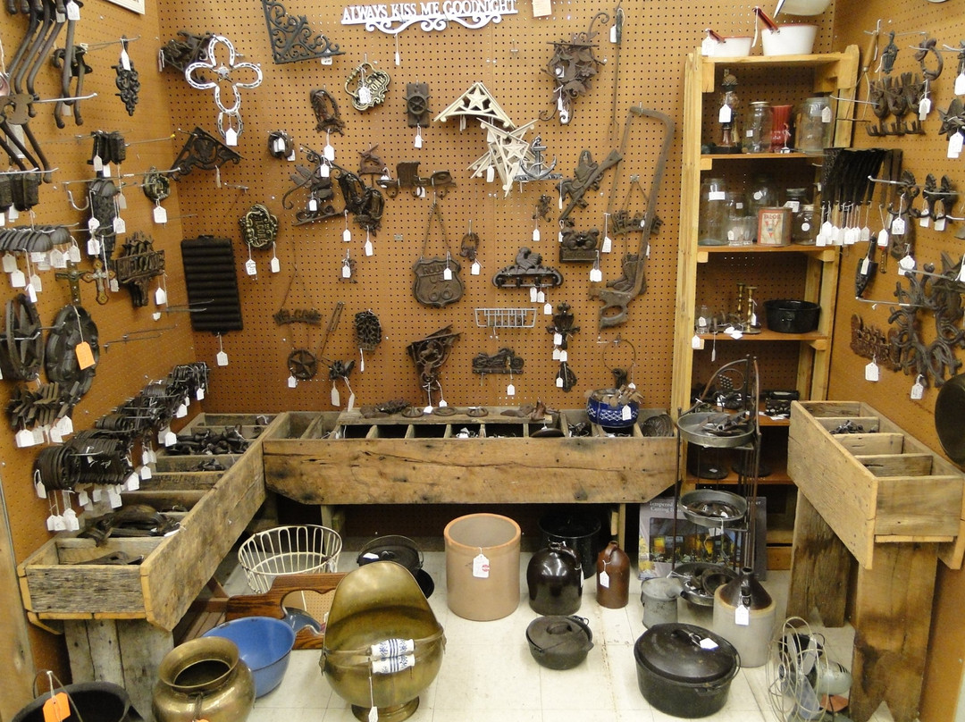 Republic旅游景点-Mikes Unique, Collectable & Antique Flea Market