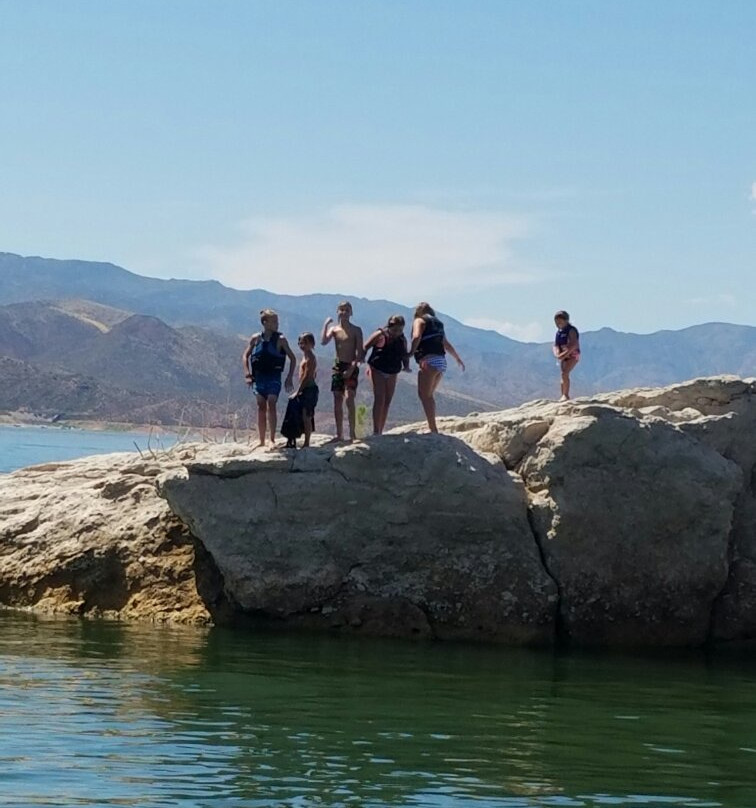 Theodore Roosevelt Lake Marina-Roosevelt必去景点