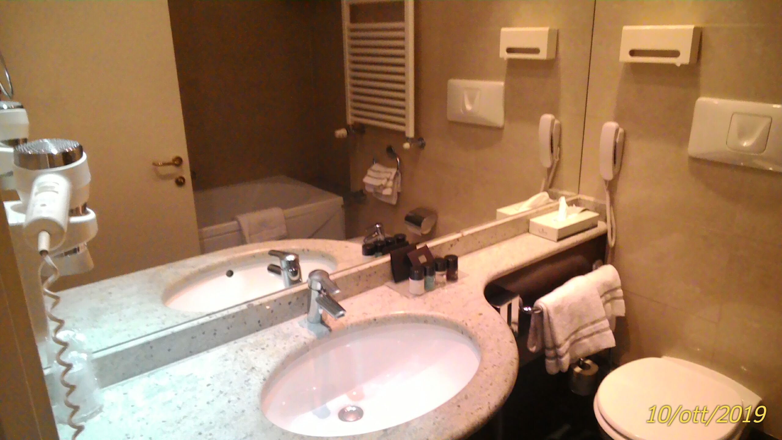 Meditur Hotel Bologna-浴室