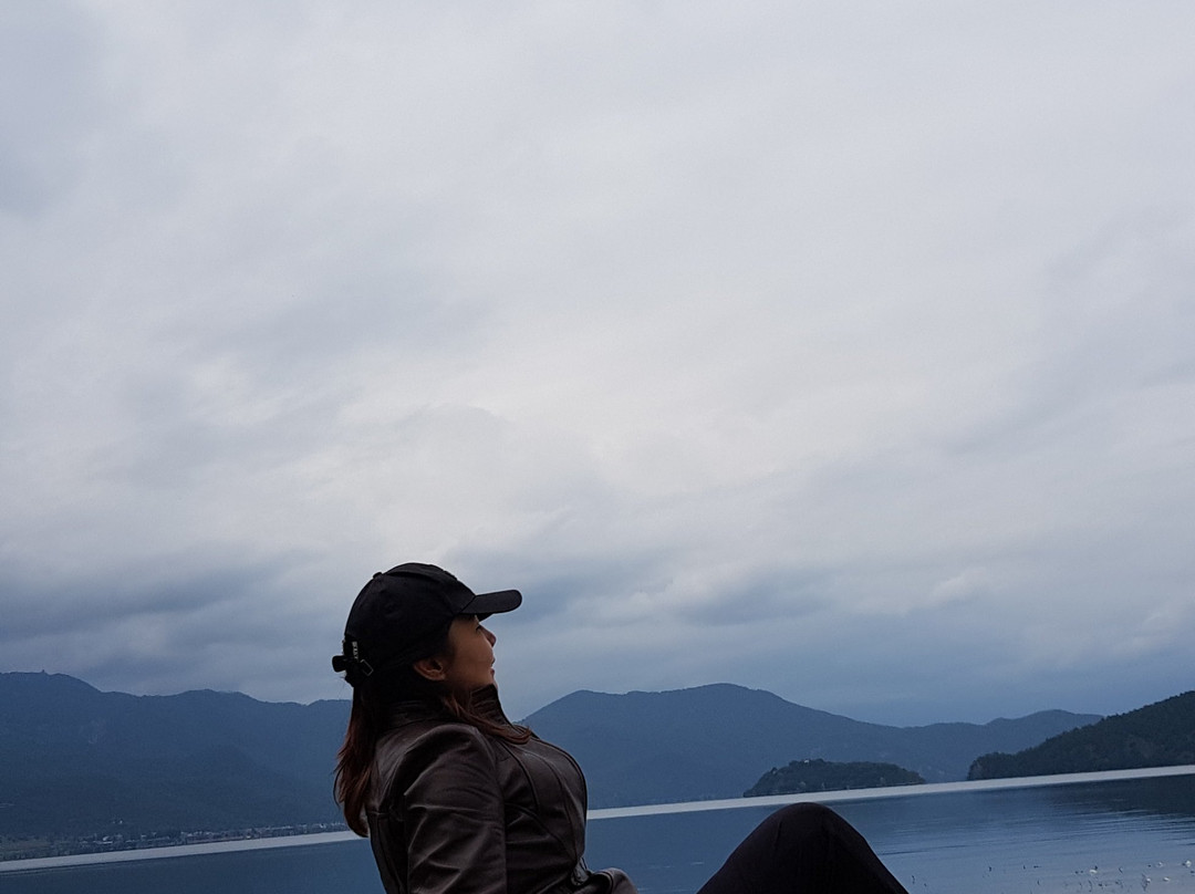 泸沽湖水墨禅境湖景度假酒店主图