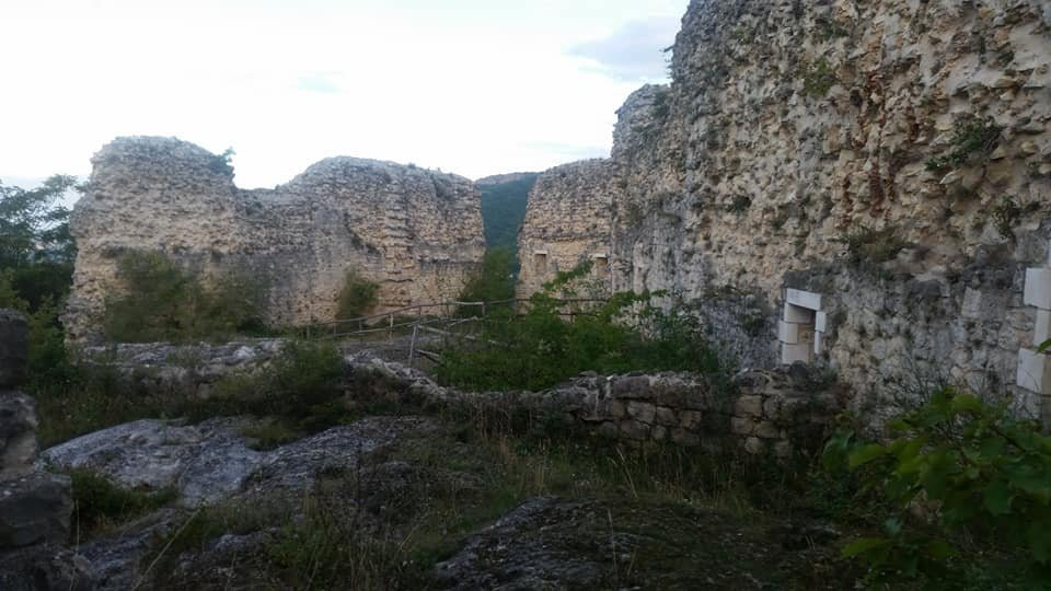 Castel Menardo Serramonacesca景点图片