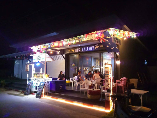 In's Mojitos and Art Gallery-巴尼亚海滩必去景点