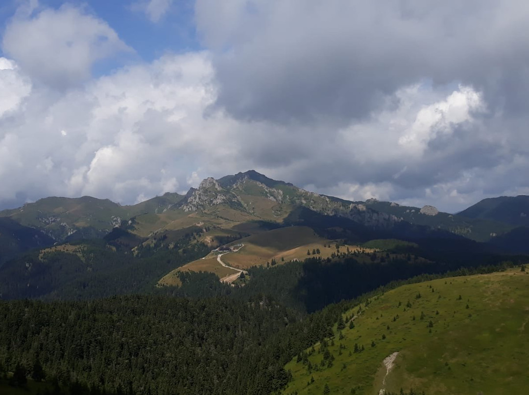 Muntele Rosu (Red Mountain)景点图片