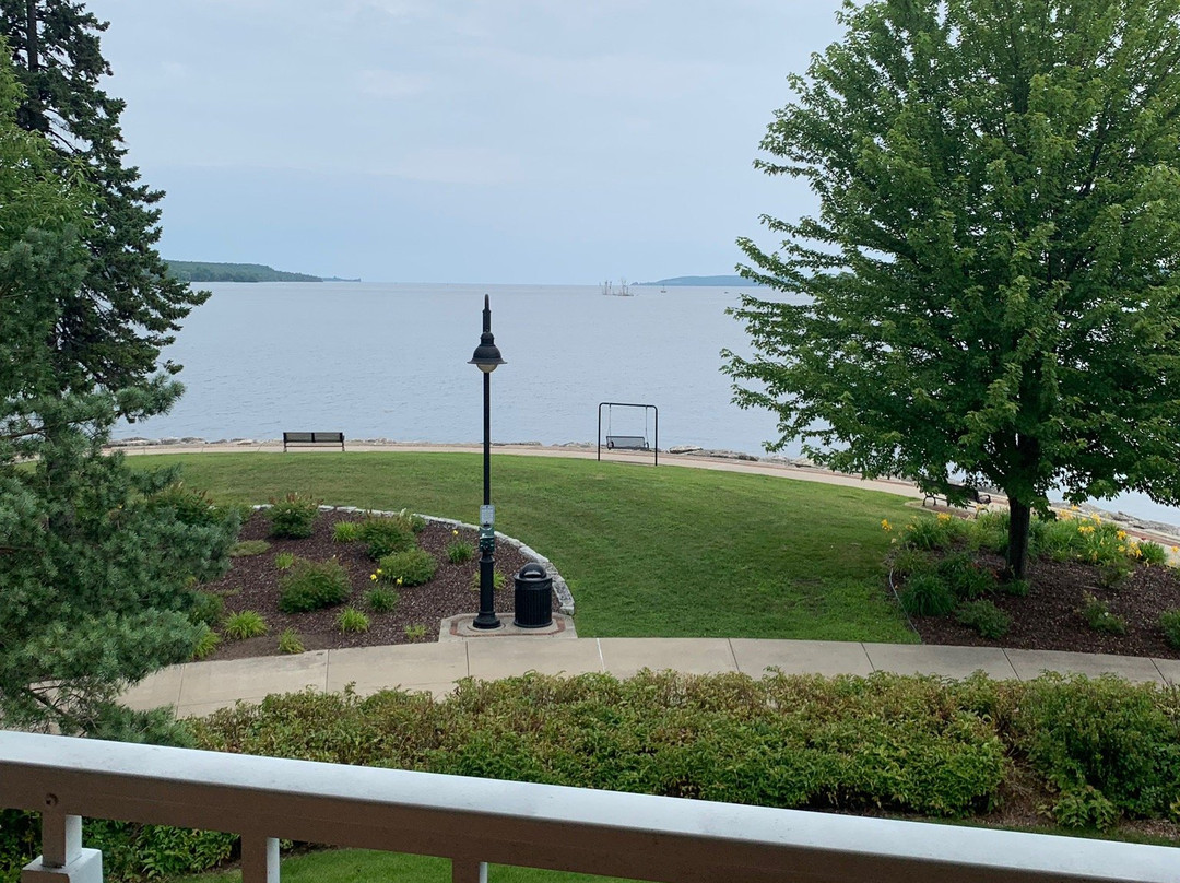 Bridgeport Waterfront Resort主图