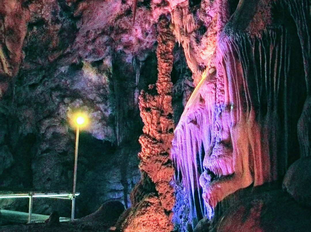 Venetsa Cave景点图片