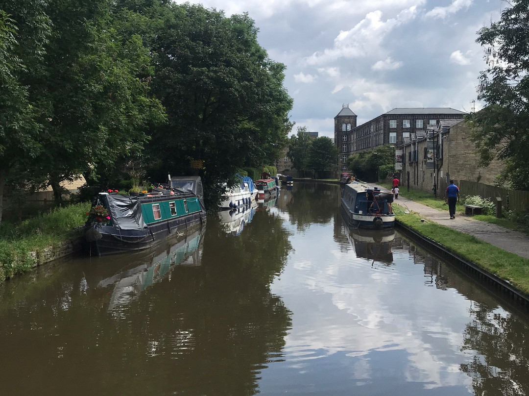 Leeds and Liverpool Canal景点图片