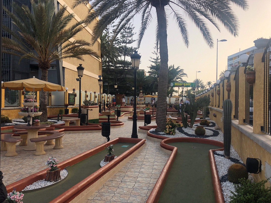 Minigolf Atlantico-英国人海滩必去景点