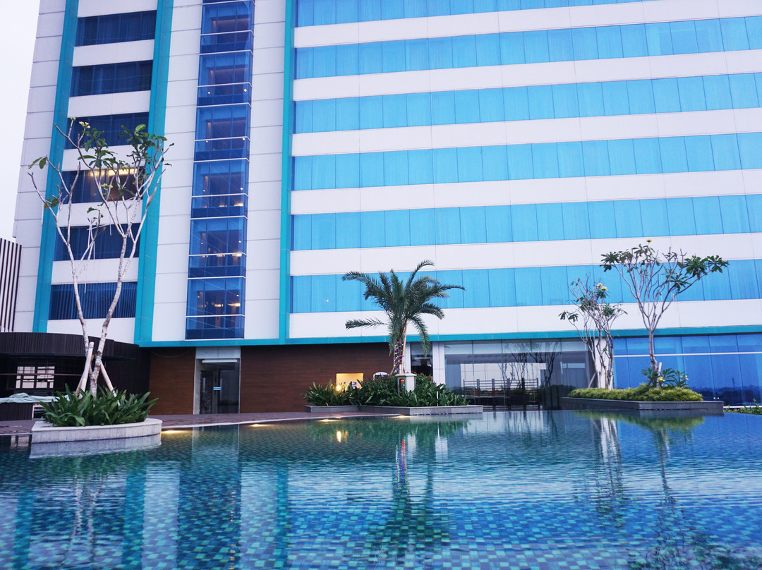 Avenzel Hotel and Convention Cibubur主图