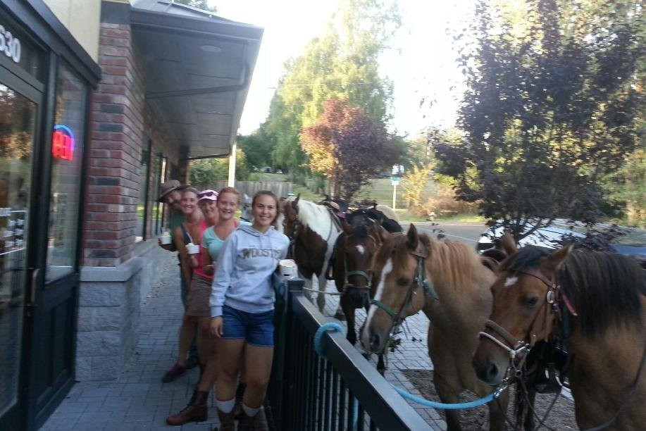 Bar UK River Ranch Camp and Ride-La Center必去景点