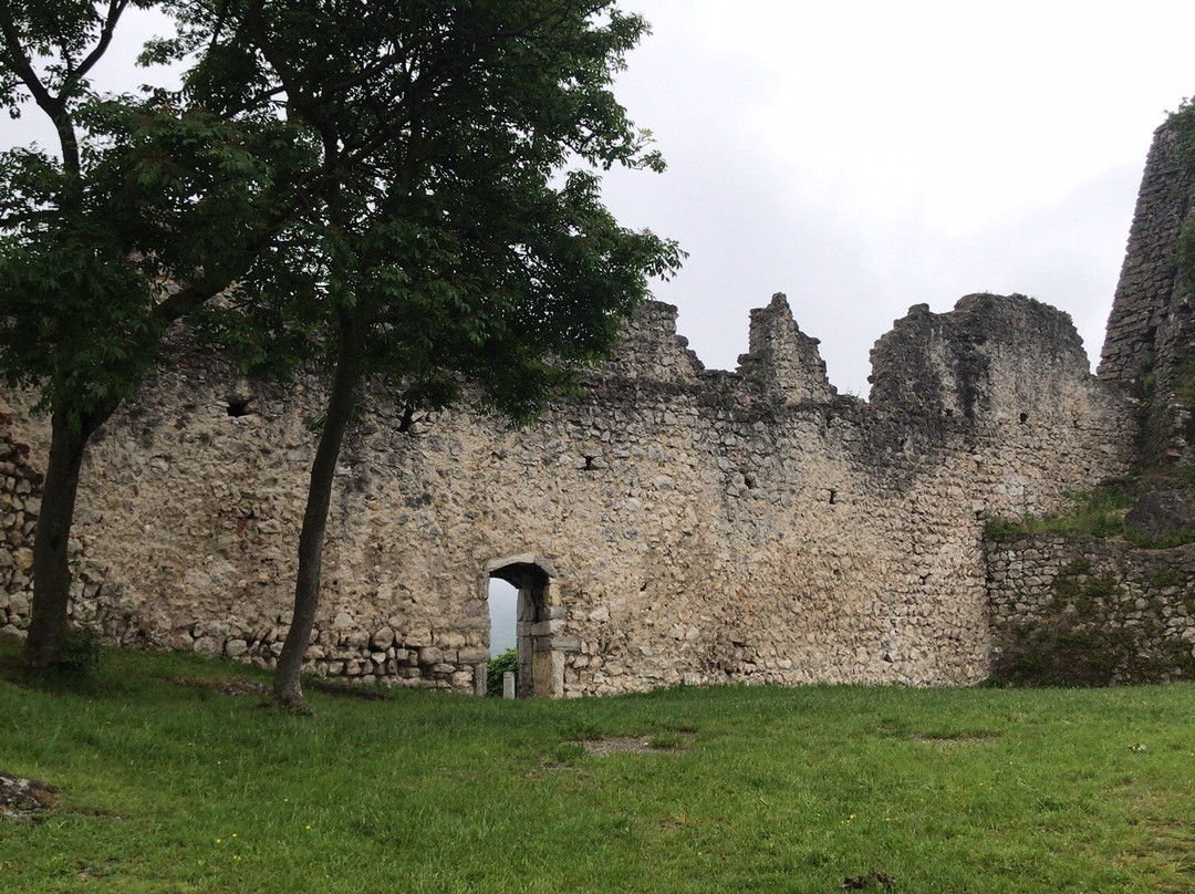 Penede Castle景点图片